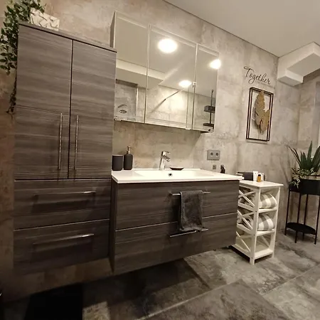 Witting Apartment *
